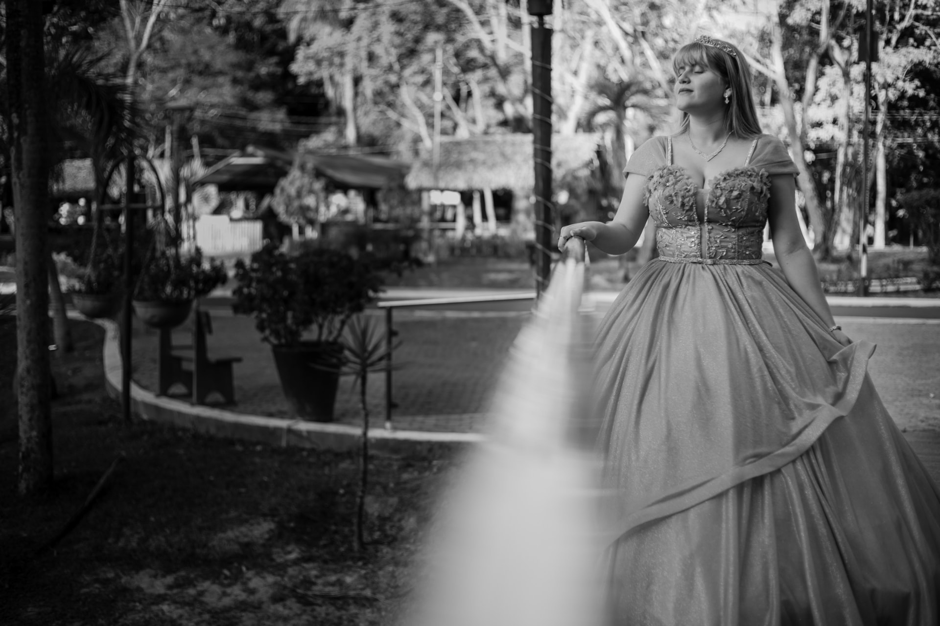 Retrato em preto e branco da debutante